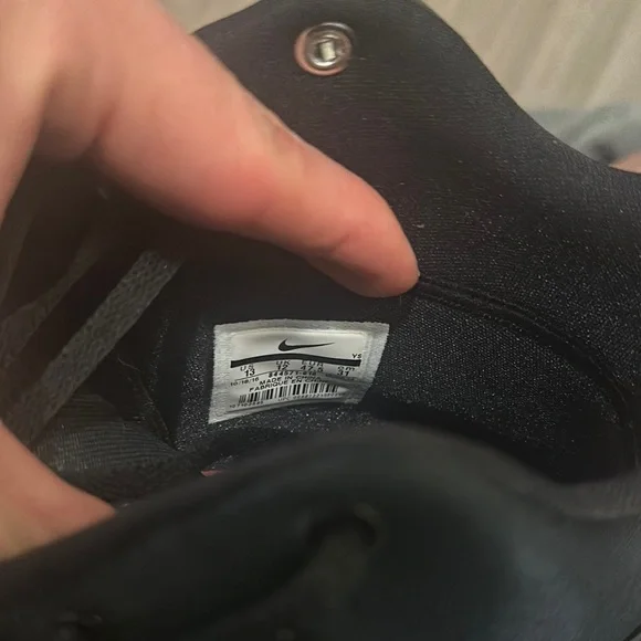 Nike - KD - Black and White Athletic Shoes with Clas - Picture 2 of 3